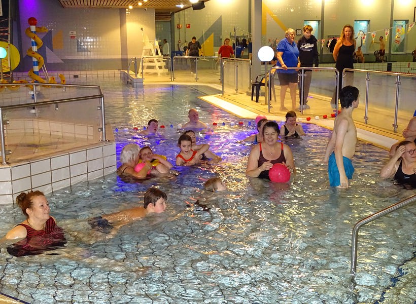 Bezoek van Pieten tijdens de Zwem4daagse